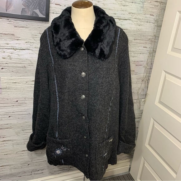 Vintage Wool Cardigan Jacket Sz 2XL Gray Fur Collar Removable Floral Embroidery - Picture 14 of 14